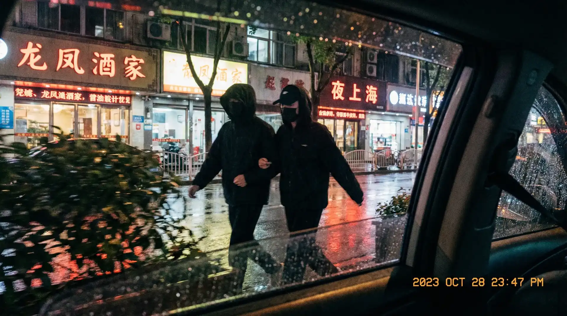 彩富体育官网 - 顶流明星深夜密会现场抓拍照片